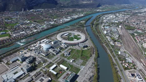 Flug-Zur-Europäischen-Synchrotronstrahlungsanlage-In-Grenoble-Scientific